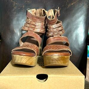 Bed Stu Brown Leather Strappy Platform Sandals